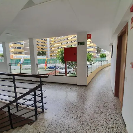 Ocean Front Cozy 2 Bedroom, 3 Beds Spacious- Netflix, Pool, Lift & Fast Wifi Appartement