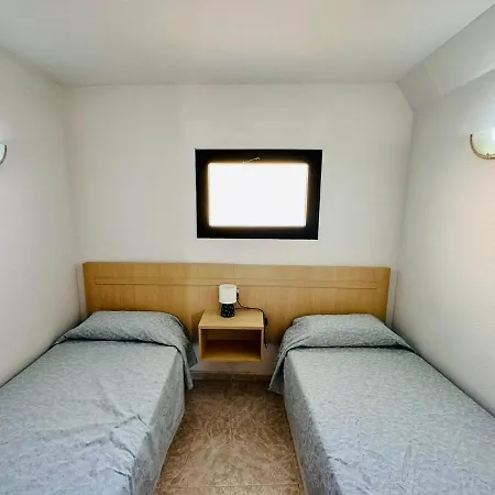 Ocean Front Cozy 2 Bedroom, 3 Beds Spacious- Netflix, Pool, Lift & Fast Wifi Appartement *