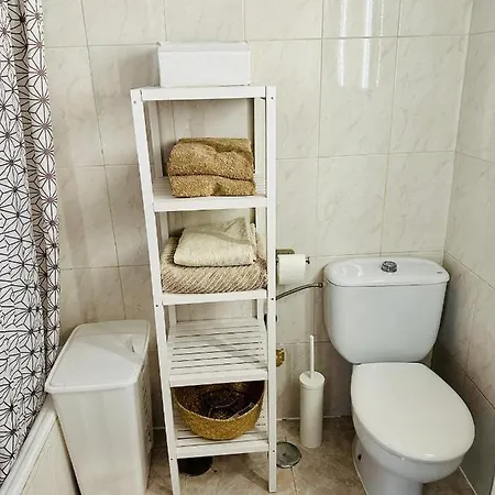 Ocean Front Cozy 2 Bedroom, 3 Beds Spacious- Netflix, Pool, Lift & Fast Wifi Appartement