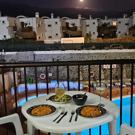 Ocean Front Cozy 2 Bedroom, 3 Beds Spacious- Netflix, Pool, Lift & Fast Wifi Appartement *