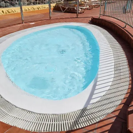 Ocean Front Cozy 2 Bedroom, 3 Beds Spacious- Netflix, Pool, Lift & Fast Wifi Playa del Ingles (Gran Canaria)